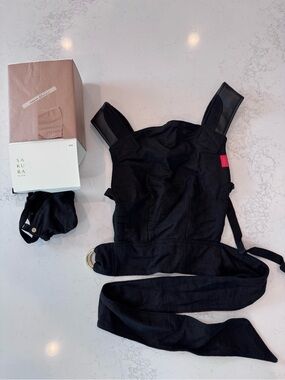 Brand new with tags in box, sakura bloom basalt weft scout with black leather.